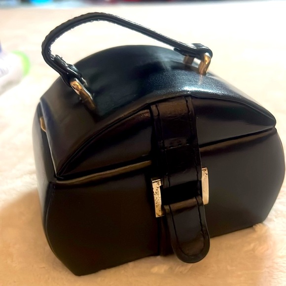 Other - BUY NOW🖤🖤🩶GENUIN LEATHER JEWELRY BOX WITH MIROR 🩶🖤🖤